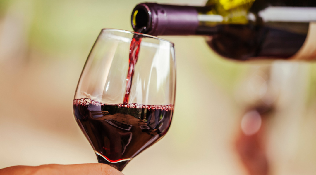 Why Your Glass of Wine Hits Differently Now: The Alcohol and Histamine Connection